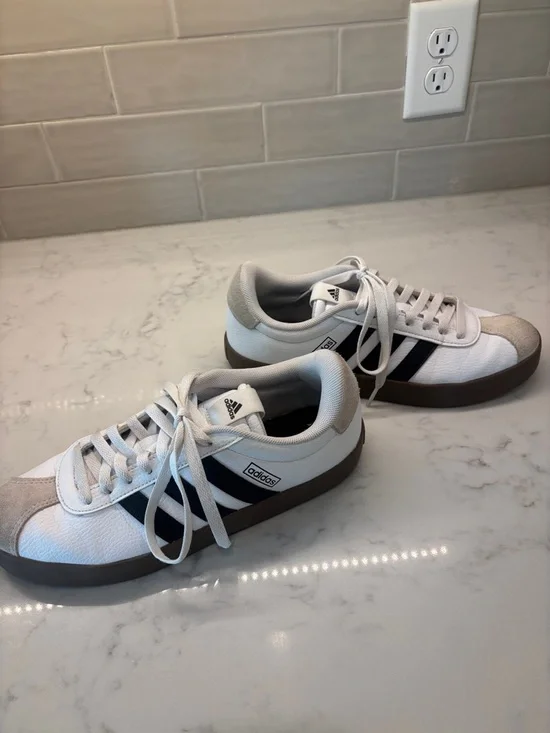 adidas White Black Gum-Trim Low-Top Sneakers - Picture 5 of 8